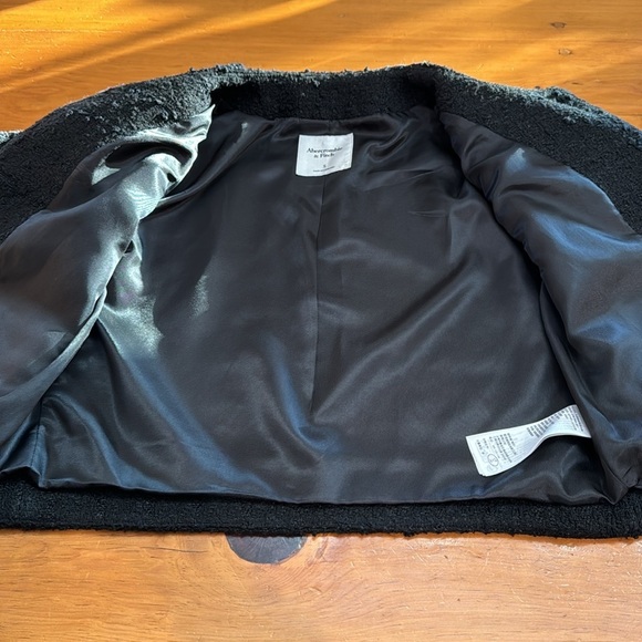 Abercrombie & Fitch Collarless Boucle Jacket - Picture 14 of 15
